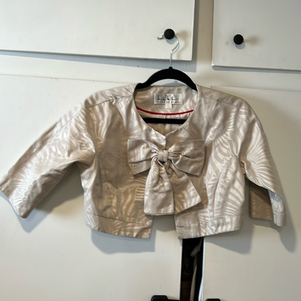 Silk beige Nicole Miller half sleeve jacket